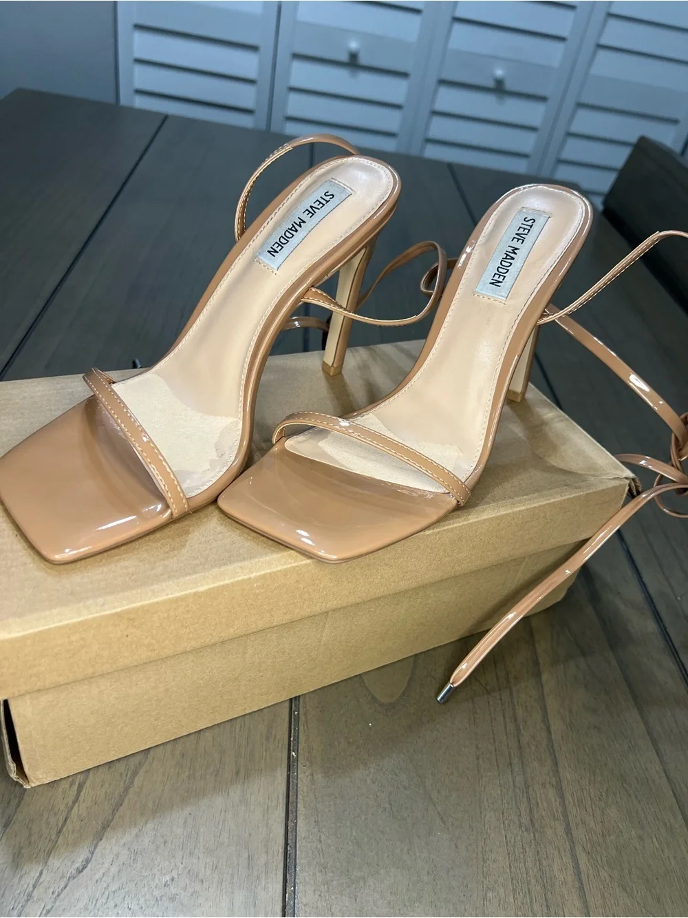 Steve Madden Uplift Camel Patent Heel Size 8